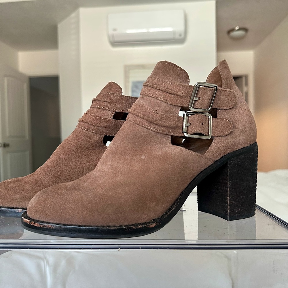 Jeffrey Campbell Booties Size 7.5